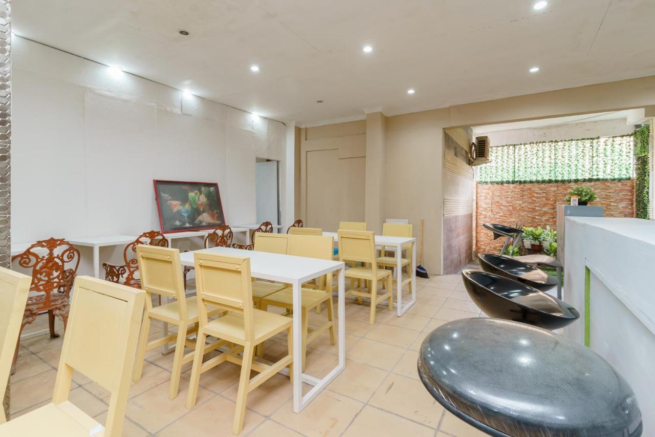 Reddoorz Syariah Near Universitas Borobudur Джакарта Екстериор снимка