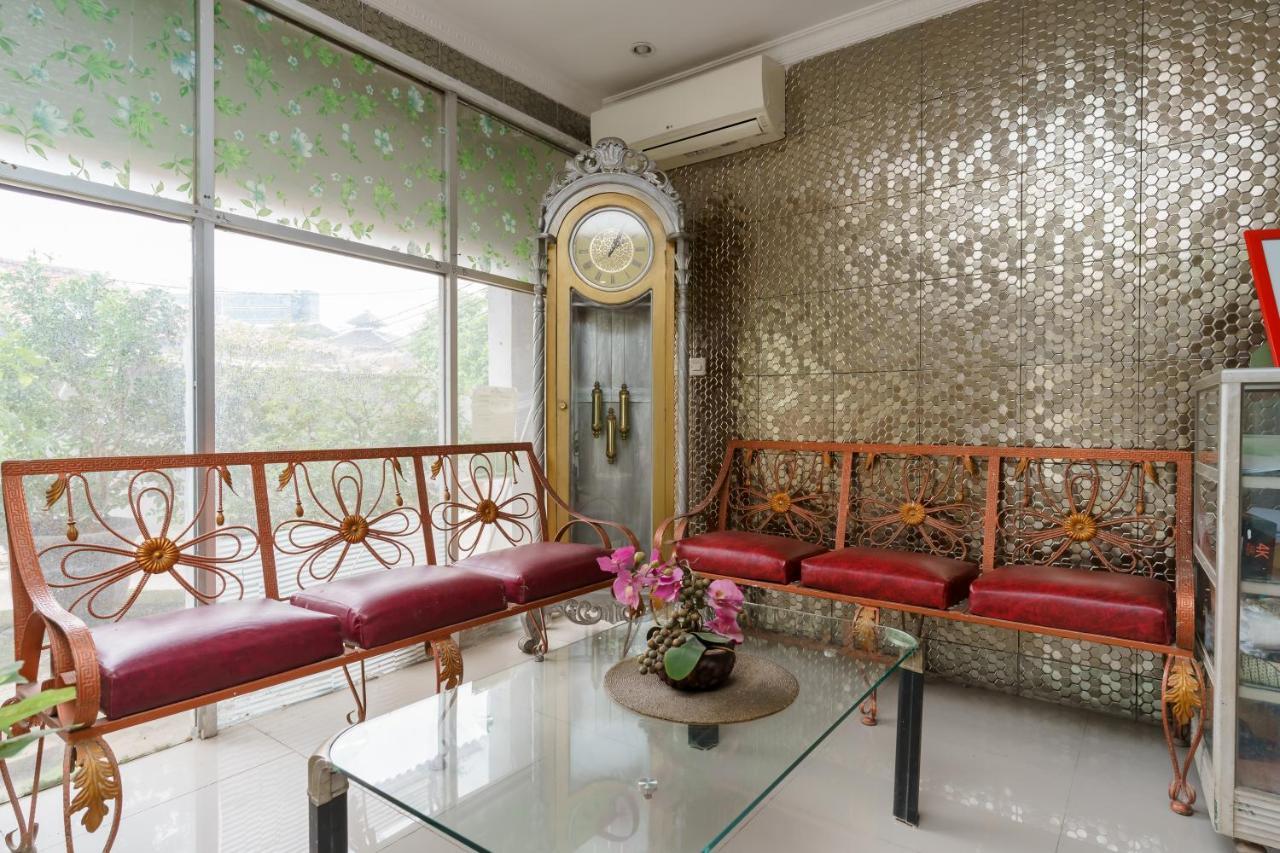 Reddoorz Syariah Near Universitas Borobudur Джакарта Екстериор снимка