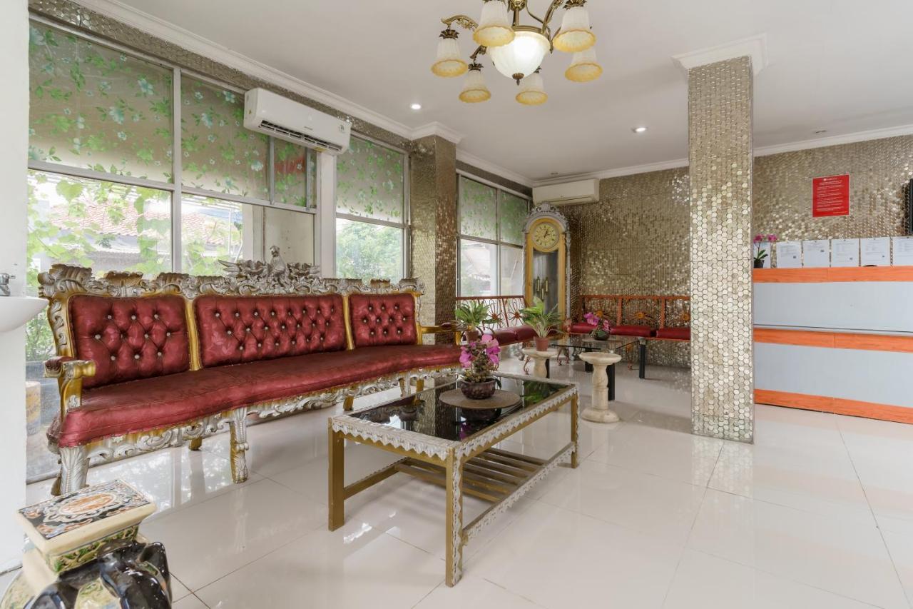 Reddoorz Syariah Near Universitas Borobudur Джакарта Екстериор снимка