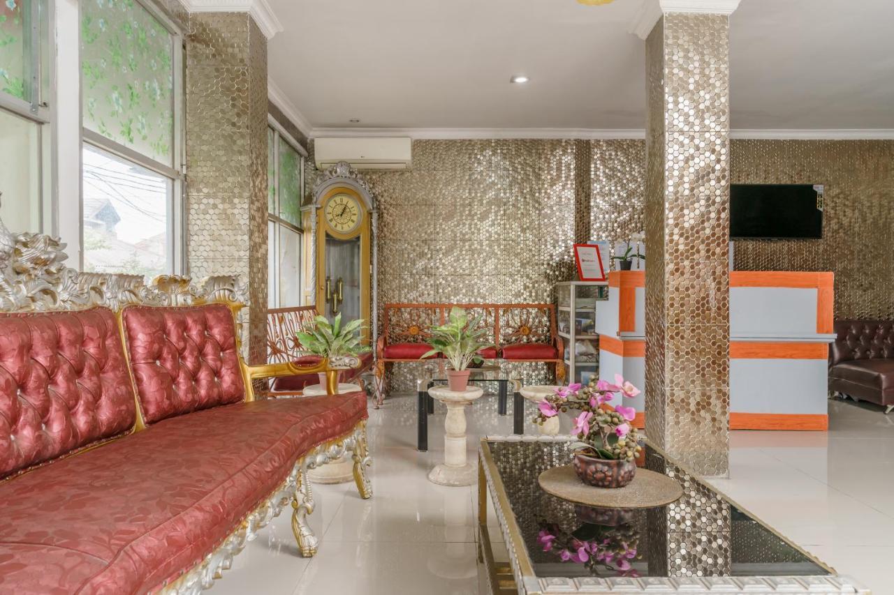 Reddoorz Syariah Near Universitas Borobudur Джакарта Екстериор снимка